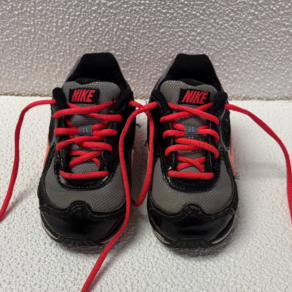 Nike Kids Black & Red Lace-Up Sneakers Sz 8C